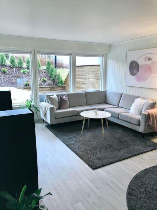Lejlighed Moderne Og Sentral Med Koselig Og Privat Uteplass!