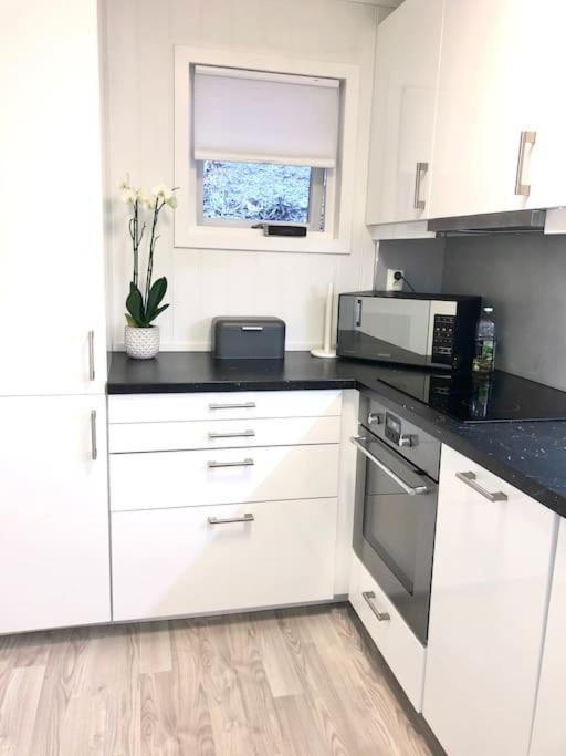 Moderne Og Sentral Med Koselig Og Privat Uteplass! Førde